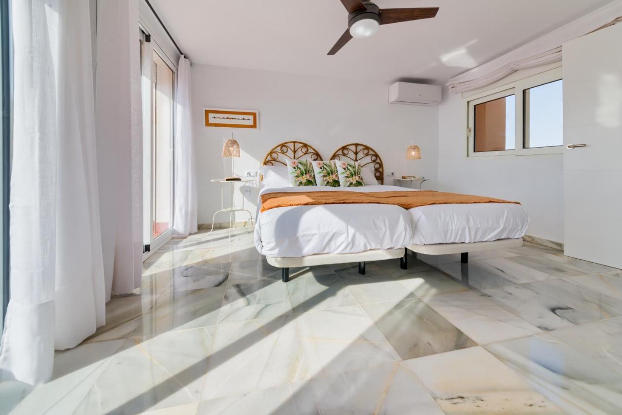 Holidays2Fuengirola Duplex With Stunning Sea View, Terraces,1St Line Beside Port Екстер'єр фото