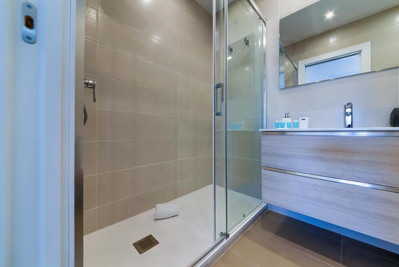Holidays2Fuengirola Duplex With Stunning Sea View, Terraces,1St Line Beside Port Екстер'єр фото