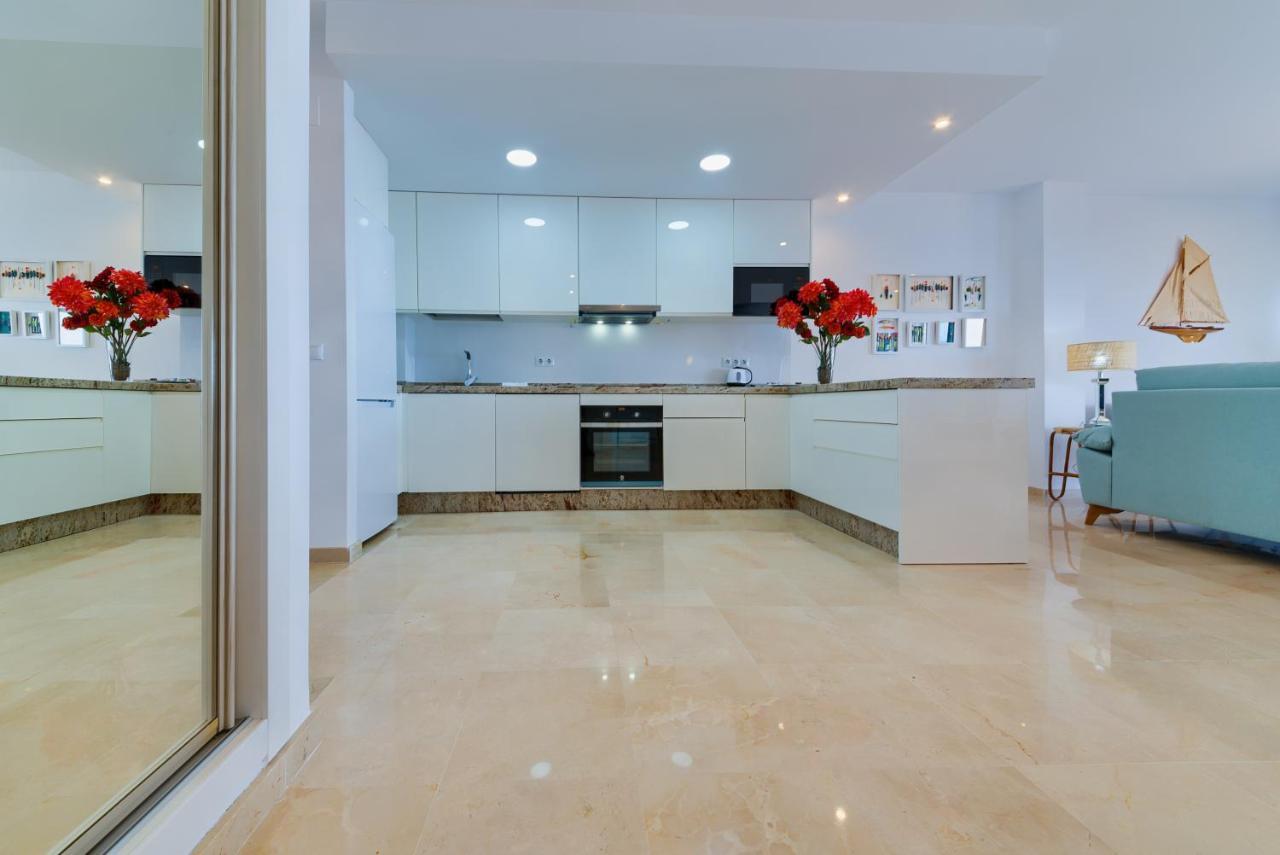 Holidays2Fuengirola Duplex With Stunning Sea View, Terraces,1St Line Beside Port Екстер'єр фото